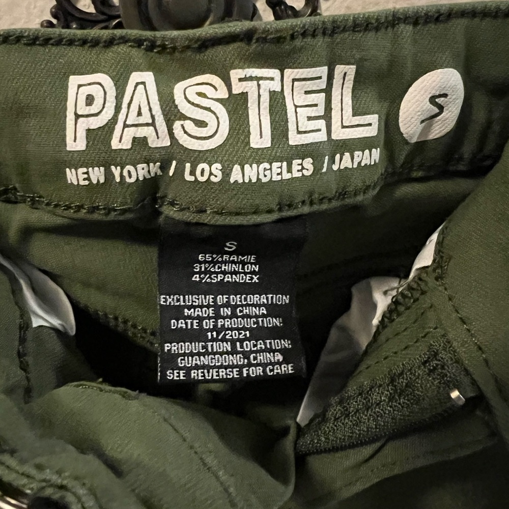PASTEL LITE SKINNY JEANS IN OLIVE (Size S) - Picture 3 of 3